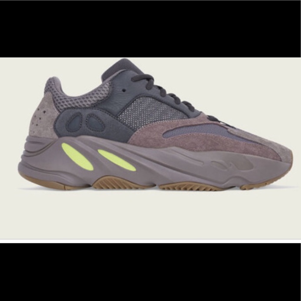 Yeezy 700 mauve size 5. Brand new never worn